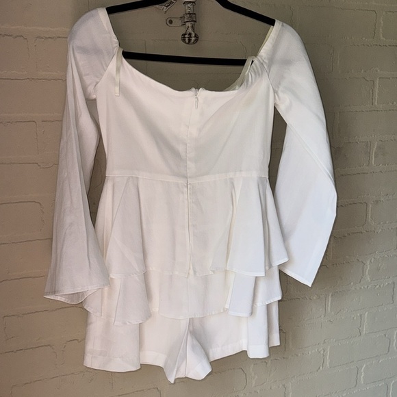 White romper BCBGMaxazria NEW off the shoulder flare arm peplum tiered detail - Picture 7 of 7